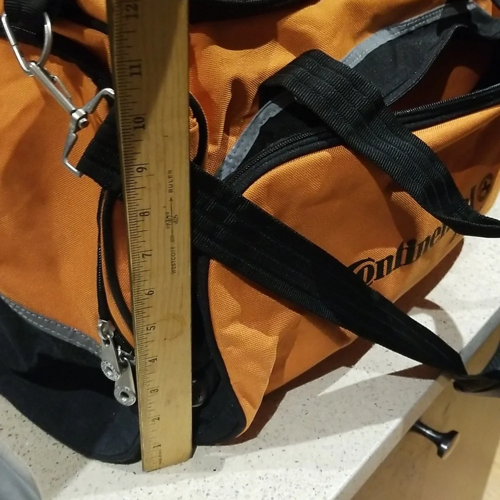 Multiple zippered pockets duffle EUC